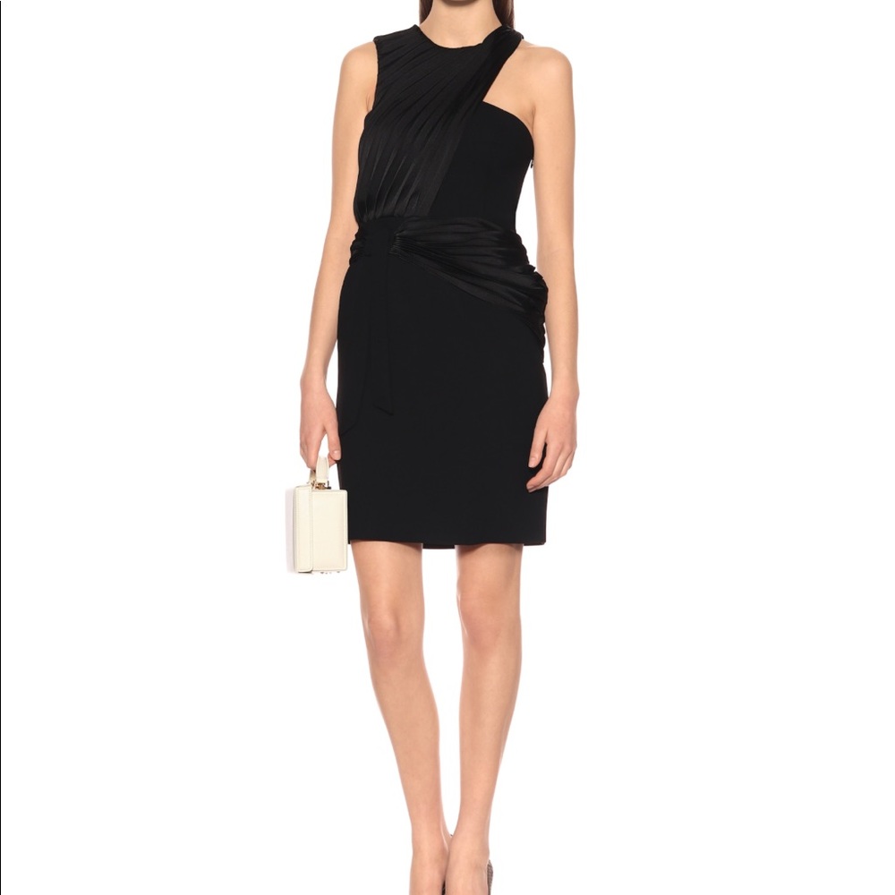 Victoria Victoria Beckham “little black dress” - Picture 2 of 6